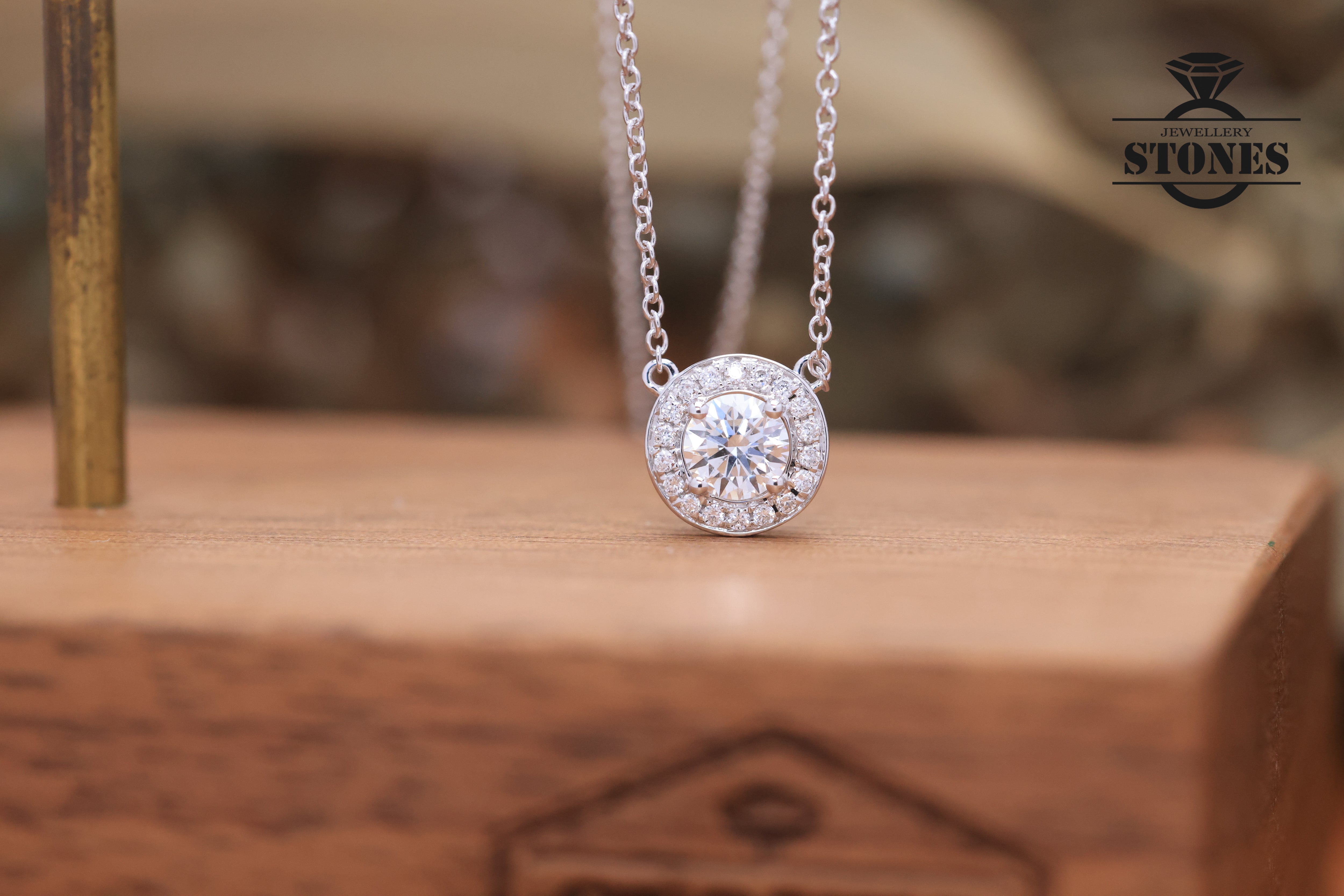 HALO DIAMOND PENDANT